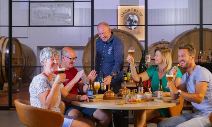 DECA proeflokaal bier en hapjes Gezelligheid in het DECA proeflokaal